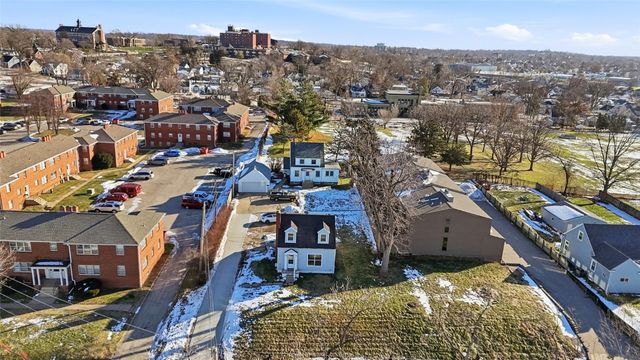 1228 Oakland Road NE, Cedar Rapids, IA 52402