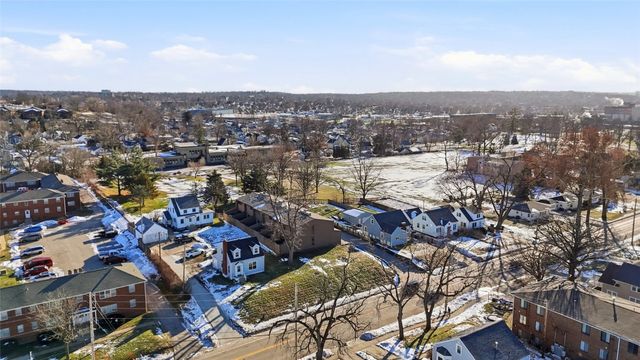 1228 Oakland Road NE, Cedar Rapids, IA 52402