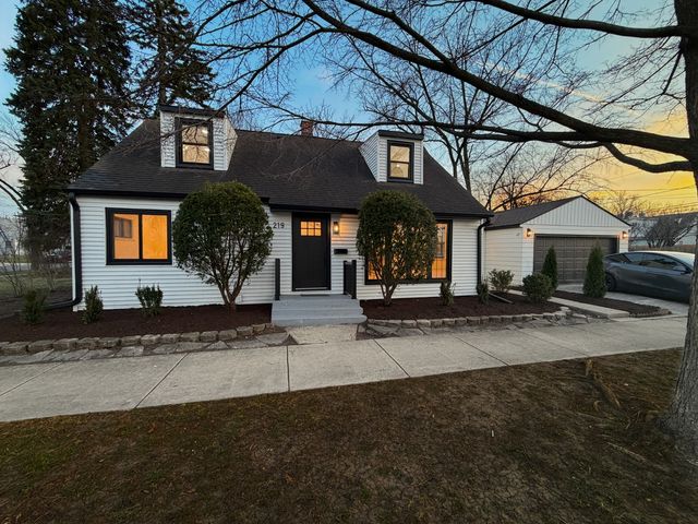 219 E Berkshire Avenue, Lombard, IL 60148