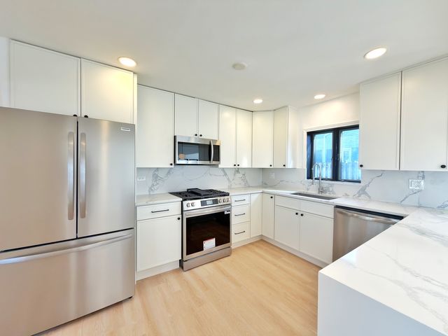 219 E Berkshire Avenue, Lombard, IL 60148