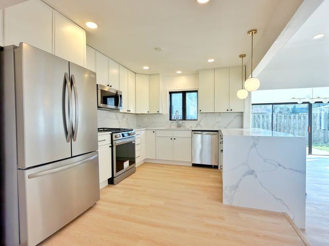 219 E Berkshire Avenue, Lombard, IL 60148