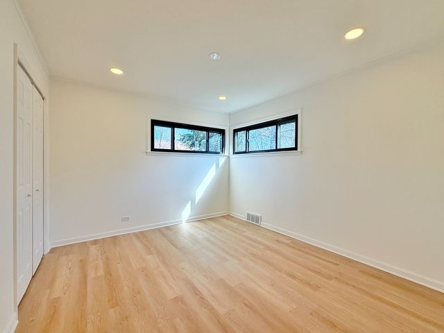 219 E Berkshire Avenue, Lombard, IL 60148