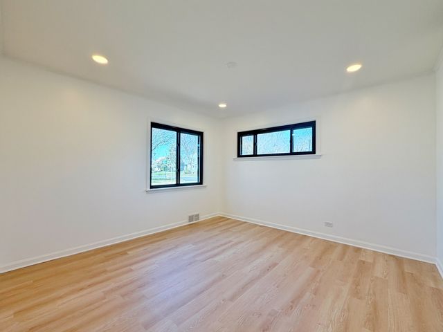 219 E Berkshire Avenue, Lombard, IL 60148