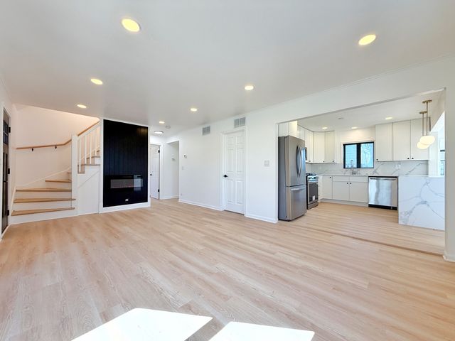 219 E Berkshire Avenue, Lombard, IL 60148