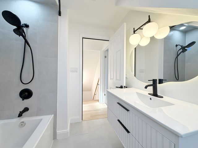 219 E Berkshire Avenue, Lombard, IL 60148