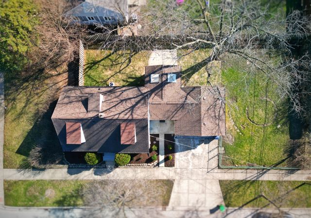 219 E Berkshire Avenue, Lombard, IL 60148