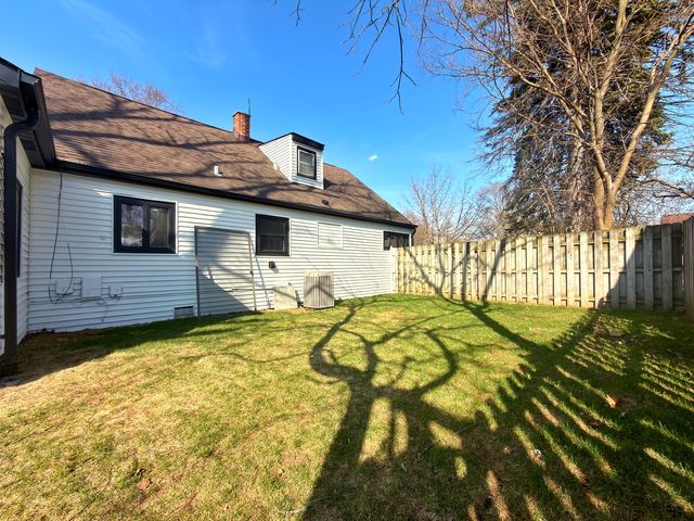 219 E Berkshire Avenue, Lombard, IL 60148