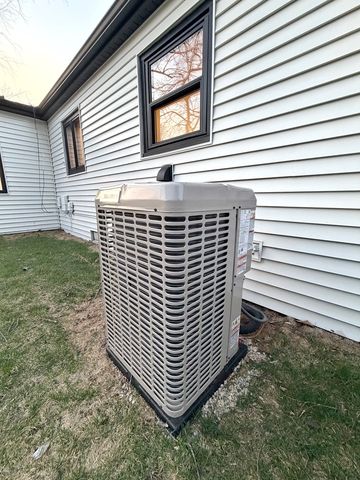 219 E Berkshire Avenue, Lombard, IL 60148