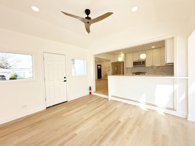 219 E Berkshire Avenue, Lombard, IL 60148