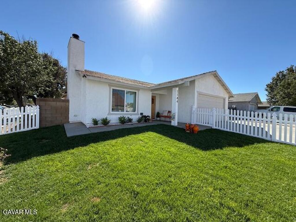 1144 E Aveneu J10, Lancaster, CA 93535