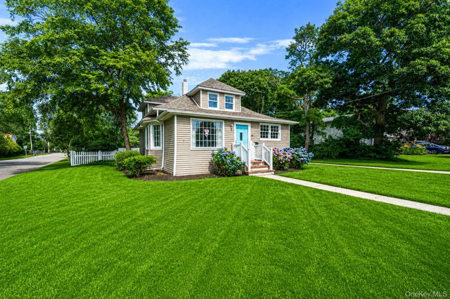 54 Division Avenue, West Sayville, NY 11796