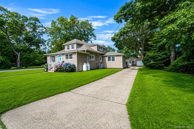 54 Division Avenue, West Sayville, NY 11796