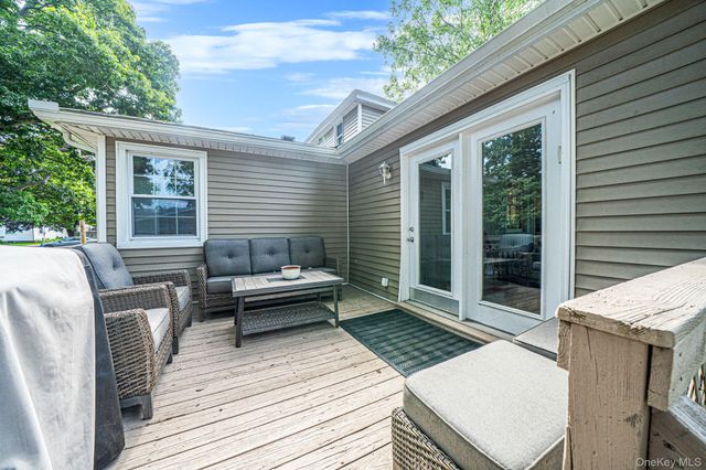 54 Division Avenue, West Sayville, NY 11796