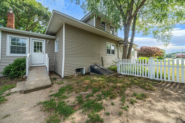 54 Division Avenue, West Sayville, NY 11796