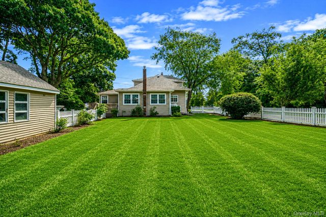 54 Division Avenue, West Sayville, NY 11796