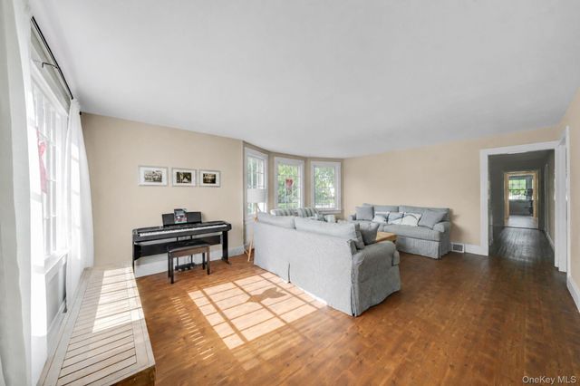 54 Division Avenue, West Sayville, NY 11796