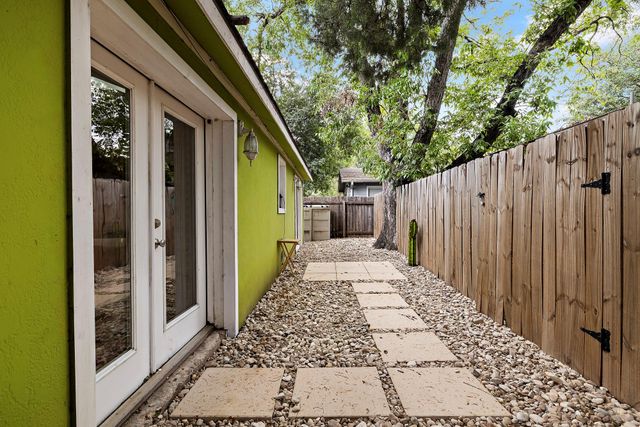 75 Pedernales ST, Austin, TX 78702