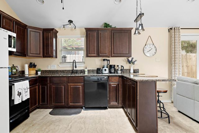 75 Pedernales ST, Austin, TX 78702