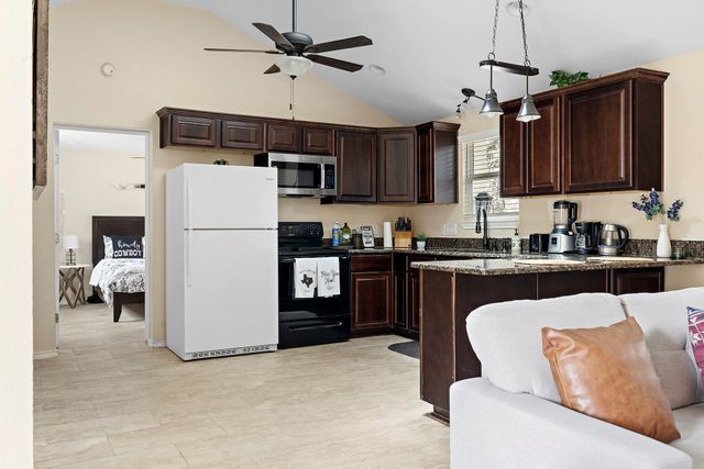 75 Pedernales ST, Austin, TX 78702
