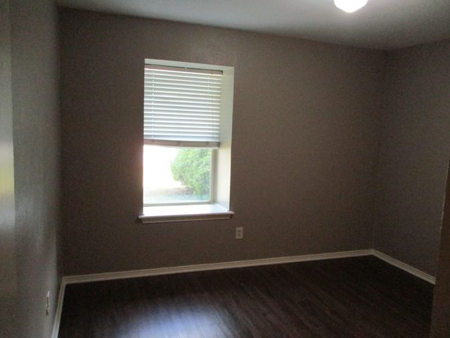 912 Shell Court, Bedford, TX 76022
