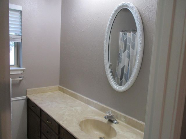 912 Shell Court, Bedford, TX 76022
