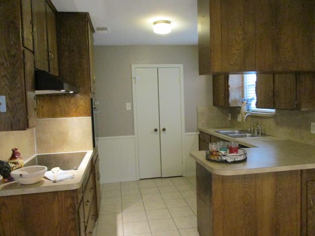 912 Shell Court, Bedford, TX 76022