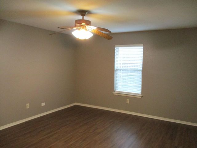 912 Shell Court, Bedford, TX 76022