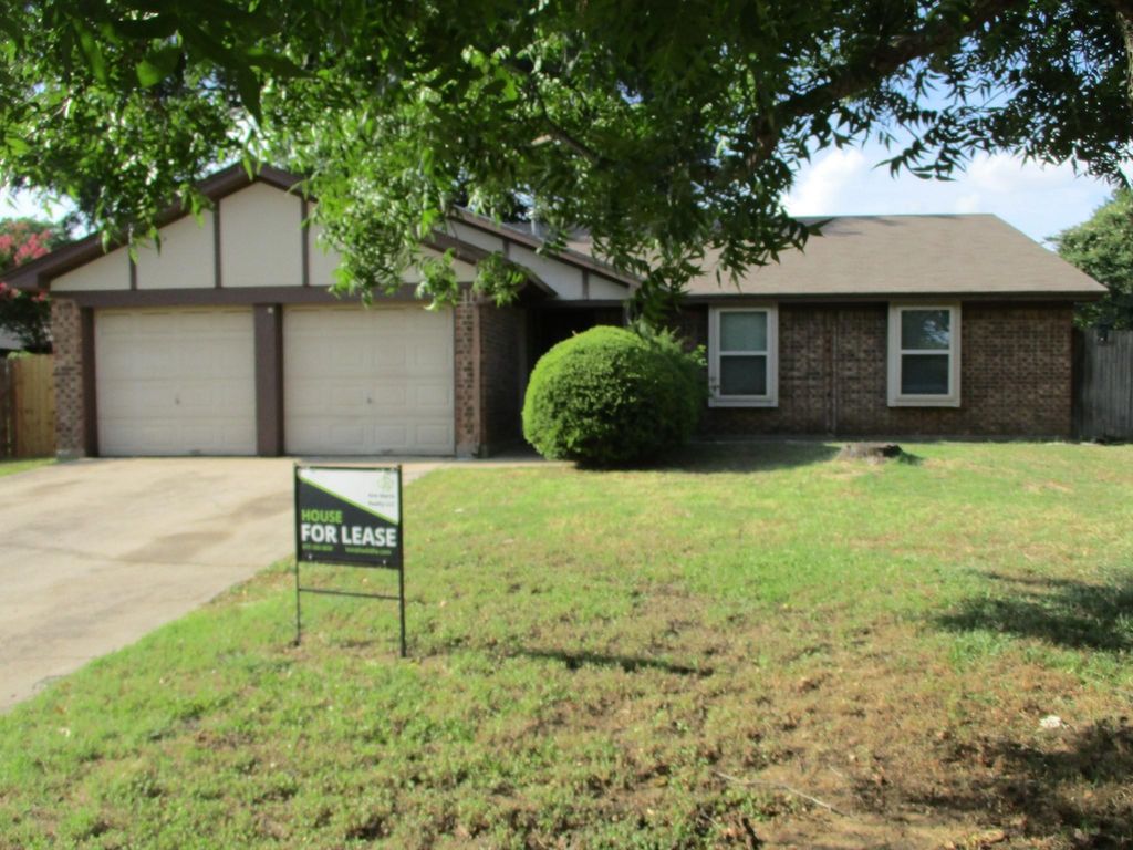 912 Shell Court, Bedford, TX 76022