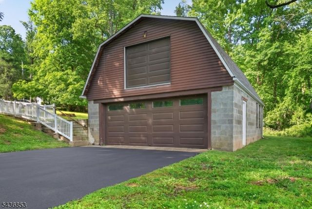 11 Orchard St, Lebanon Twp., NJ 07830