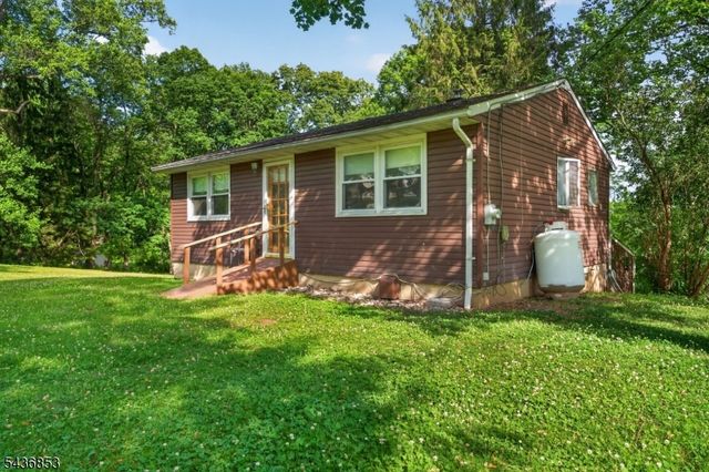 11 Orchard St, Lebanon Twp., NJ 07830