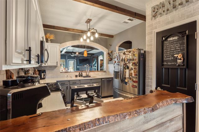 242 Coach DR, Buda, TX 78610
