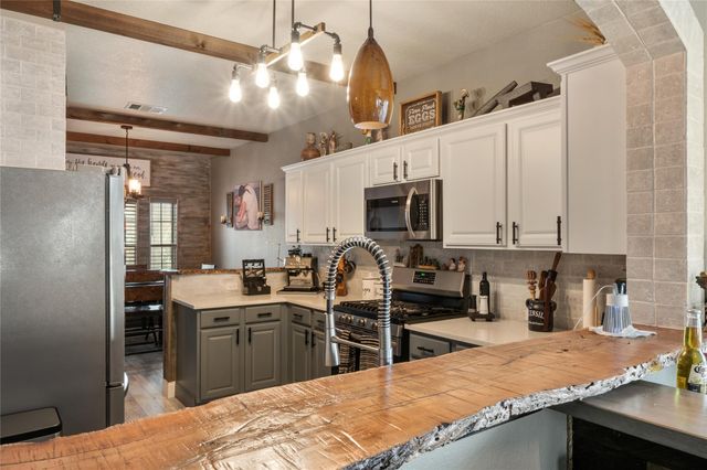 242 Coach DR, Buda, TX 78610