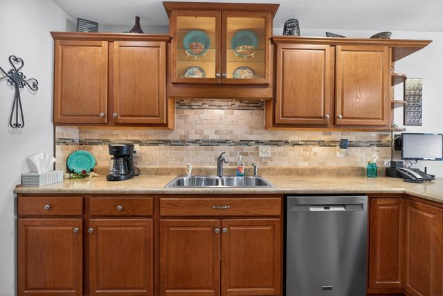 2453 Edgemont Avenue, Waterloo, IA 50702