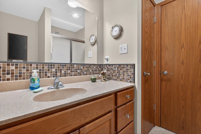2453 Edgemont Avenue, Waterloo, IA 50702