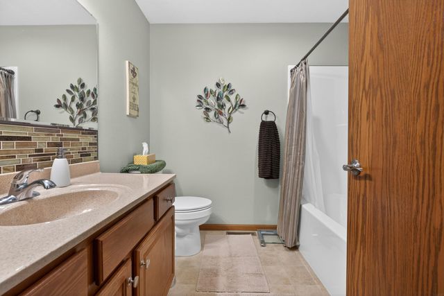 2453 Edgemont Avenue, Waterloo, IA 50702