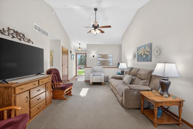2453 Edgemont Avenue, Waterloo, IA 50702