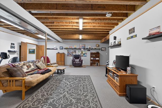 2453 Edgemont Avenue, Waterloo, IA 50702