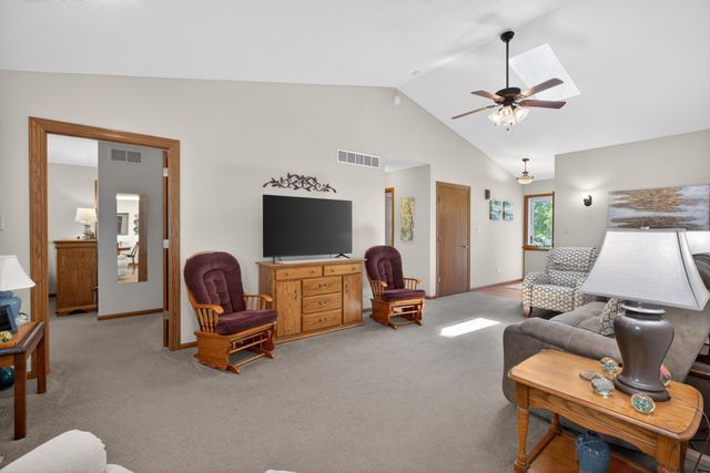 2453 Edgemont Avenue, Waterloo, IA 50702