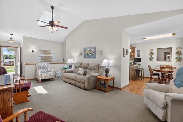 2453 Edgemont Avenue, Waterloo, IA 50702