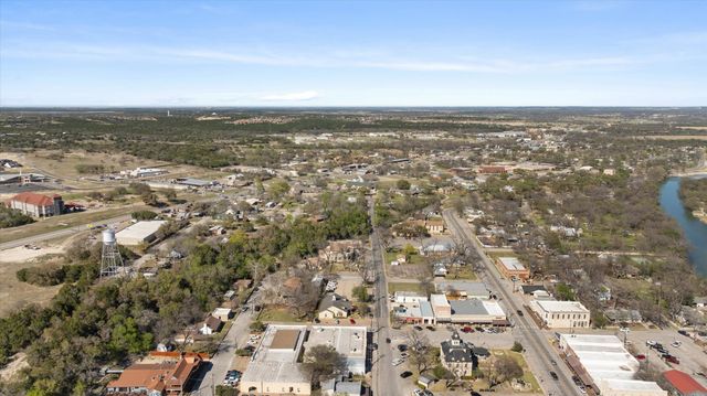 206 Vine Street, Glen Rose, TX 76043