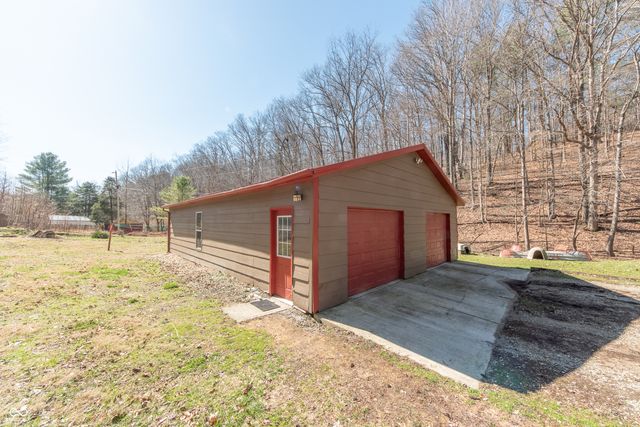 2854 Shepherd Road, Nashville, IN 47448