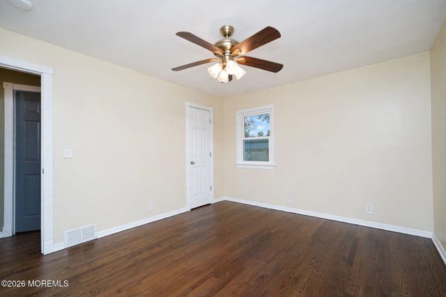 6 Lind Drive, Middletown, NJ 07748