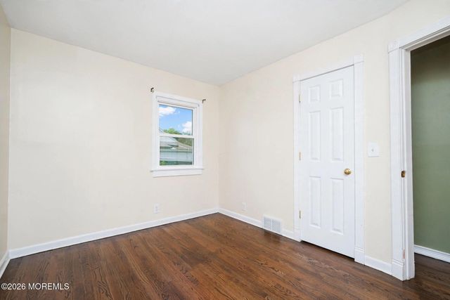 6 Lind Drive, Middletown, NJ 07748