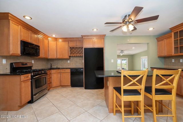 6 Lind Drive, Middletown, NJ 07748