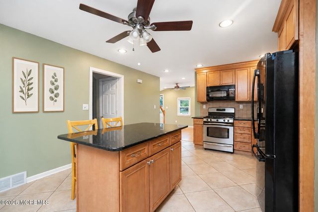 6 Lind Drive, Middletown, NJ 07748