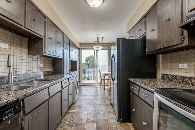 6020 Lincoln Avenue 307, Morton Grove, IL 60053