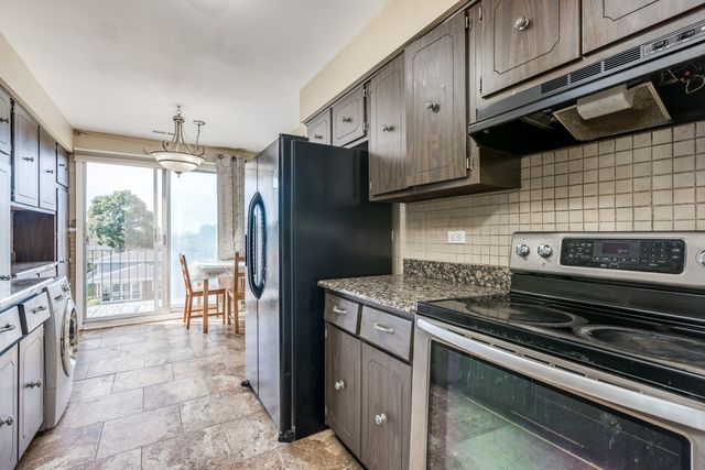 6020 Lincoln Avenue 307, Morton Grove, IL 60053