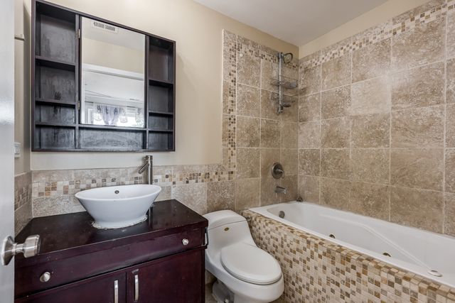 6020 Lincoln Avenue 307, Morton Grove, IL 60053
