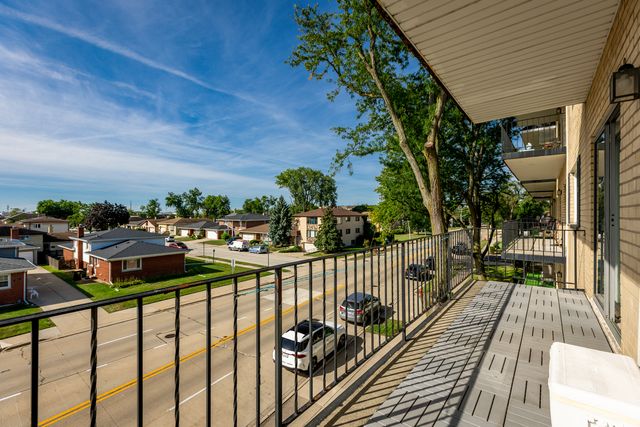 6020 Lincoln Avenue 307, Morton Grove, IL 60053