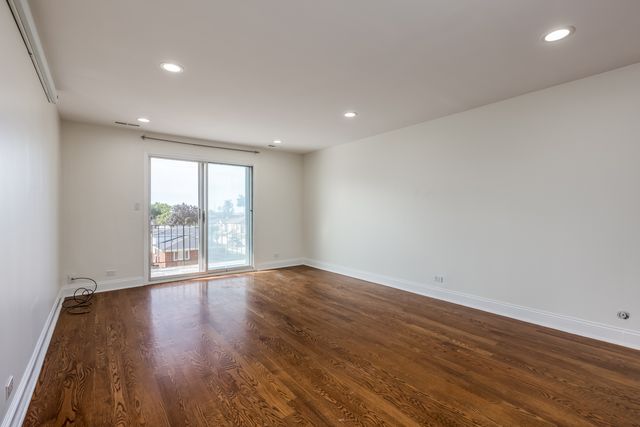 6020 Lincoln Avenue 307, Morton Grove, IL 60053